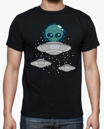 Camisetas de aliens en el espacio